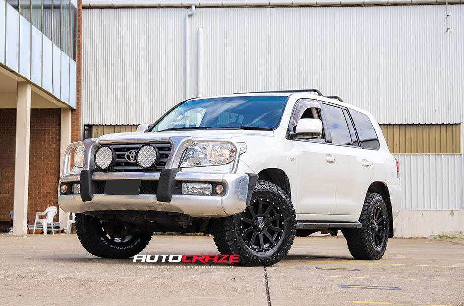 TOYOTA LANDCRUSIER HEIST SATIN BLACK